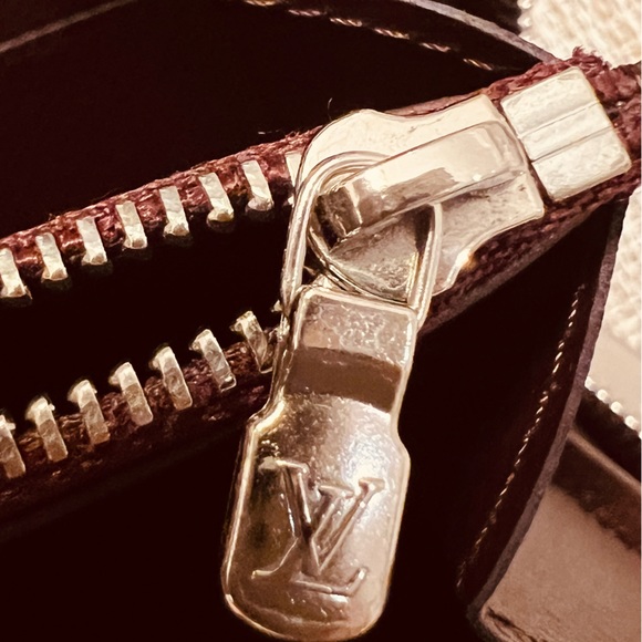 LIKE NEW! LV Plum ELECTRIC Epi Zip Around Wallet FULL INCLUSION - Picture 16 of 16